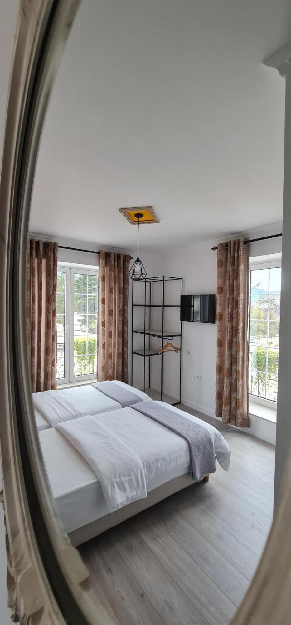 Funky Guest House & Adventures Permet Bagian luar foto