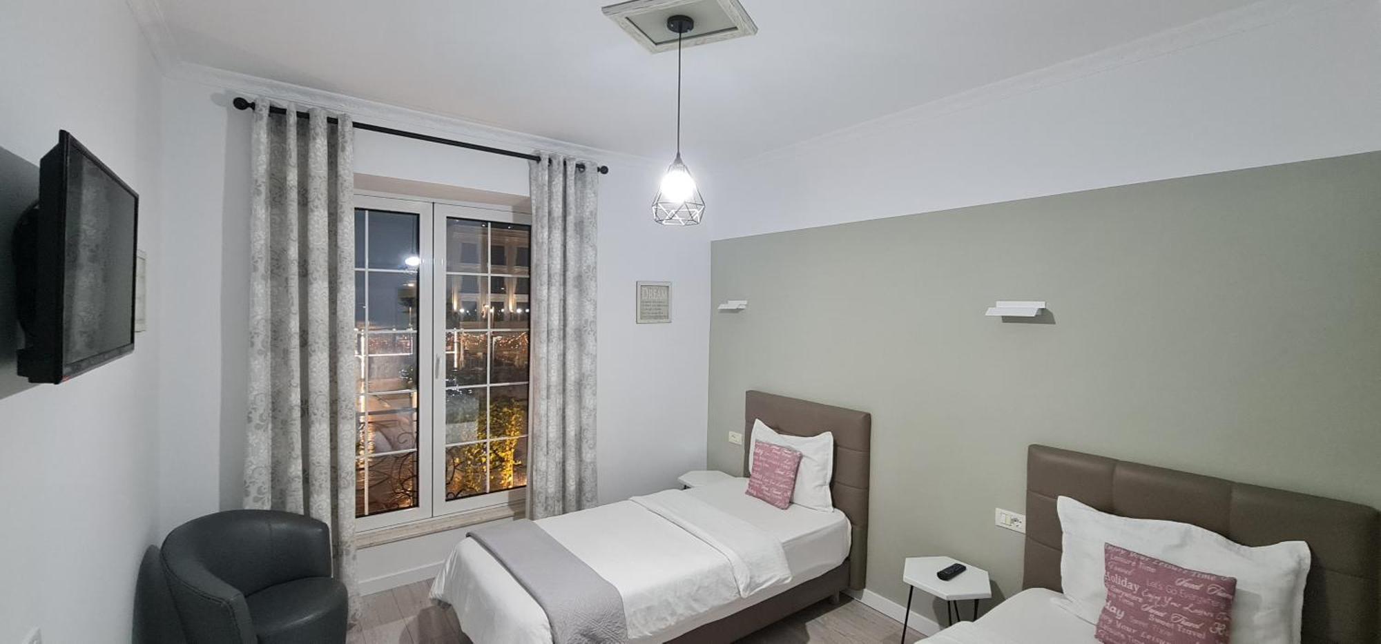 Funky Guest House & Adventures Permet Bagian luar foto